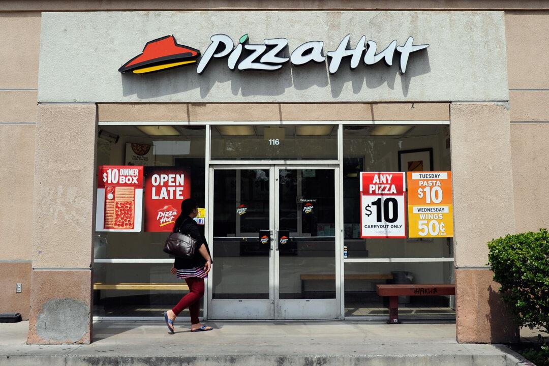 Pizza Hut Franchisee Goes Bankrupt, to Close 300 Restaurants