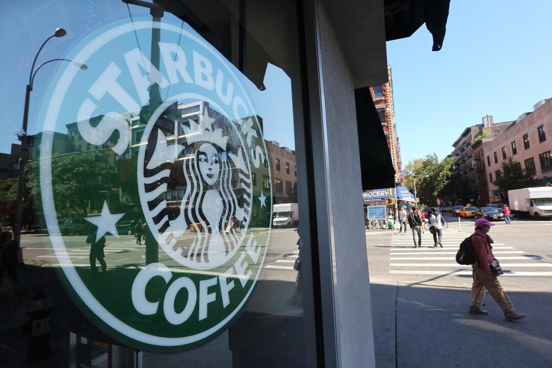 Starbucks to Hire 10,000 Veterans, Active-Duty Spouses