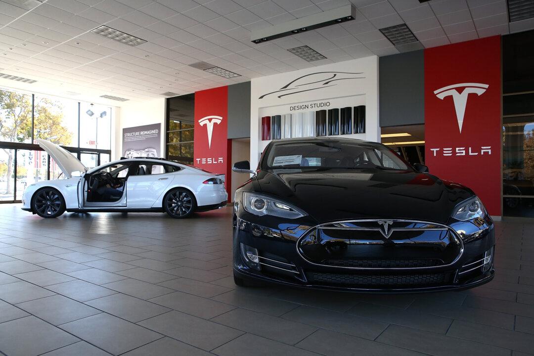 Regulator Opens Tesla Fire Investigation