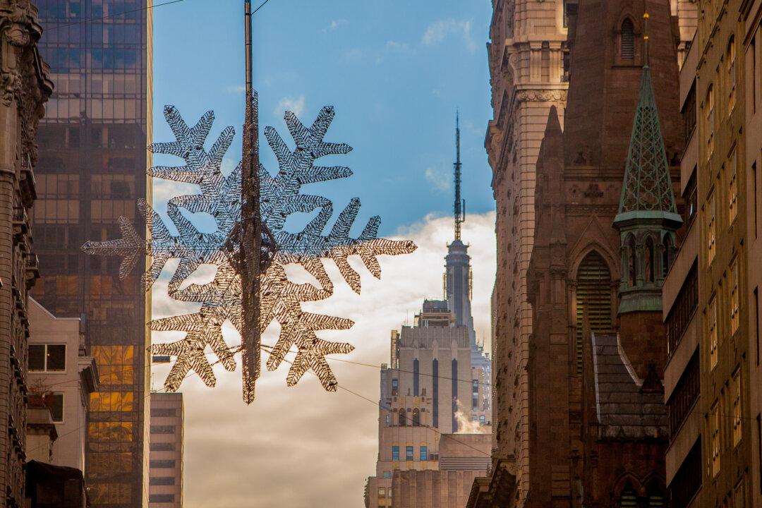 Giant UNICEF Snowflake Is Up for Saving Children