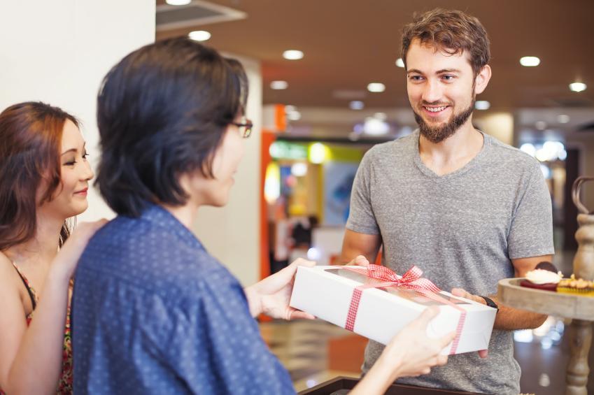 14 Gift Ideas for Work Colleagues, Men and Women