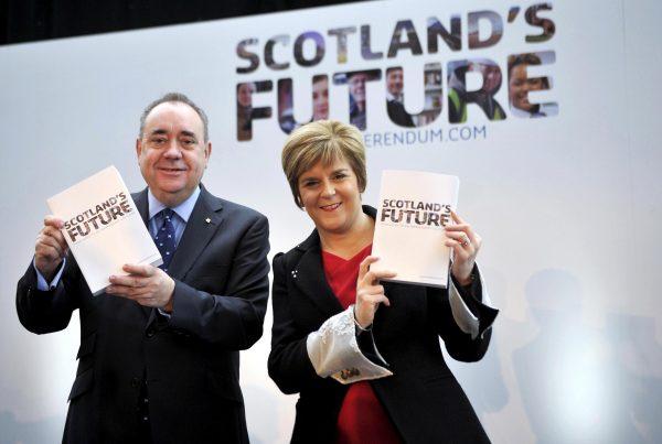 The late Scottish First Minister Alex Salmond (L) and then Deputy First Minister Nicola Sturgeon presenting the White Paper for Scottish independence in Glasgow, Scotland on Nov. 26, 2013. (Andy Buchanan/AFP/Getty Images)