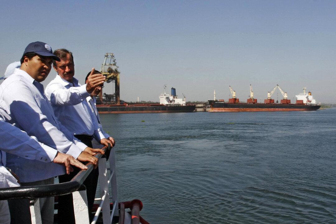 Mexican Troops: Port of Lazaro Cardenas Now Controlled by Mexican Troops