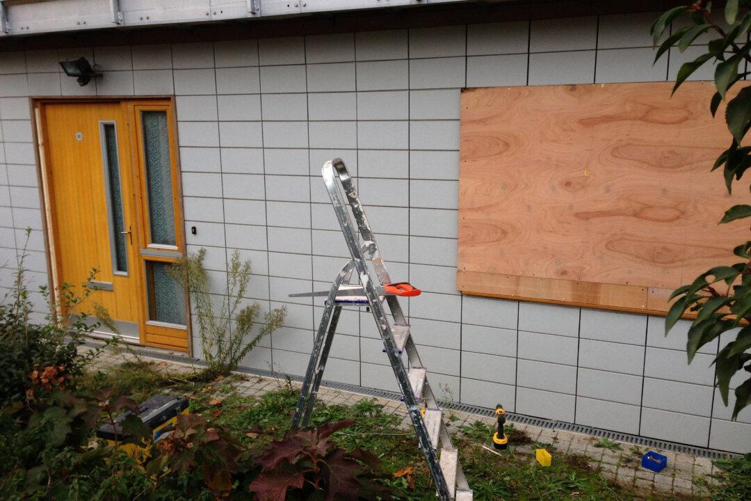 Sian Davies, Maoist Collective Member, Died Falling out of a Window: Report