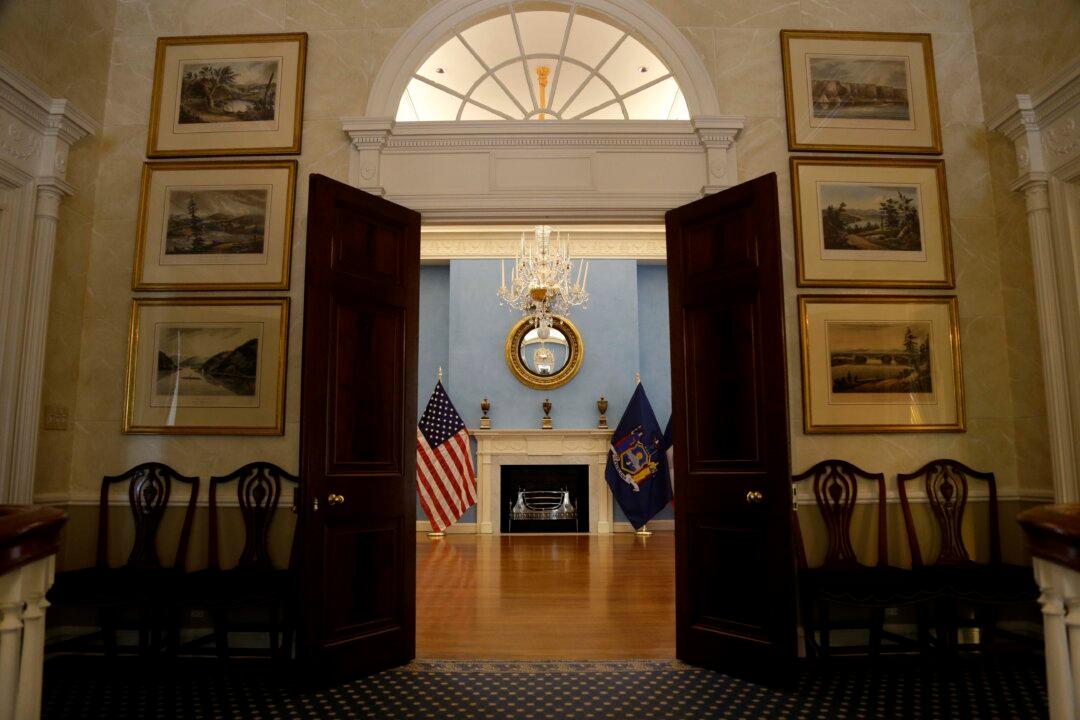 De Blasio Still Not Committed on Gracie Mansion Move
