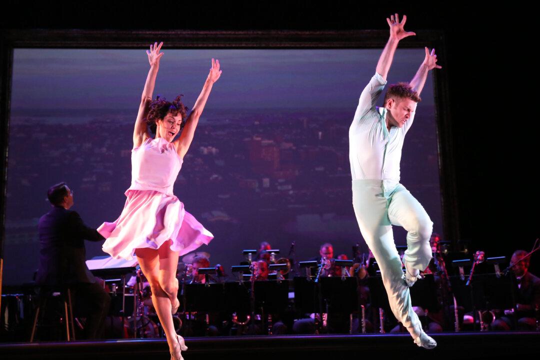 Theater Review: ‘A Bed and a Chair: A New York Love Affair’