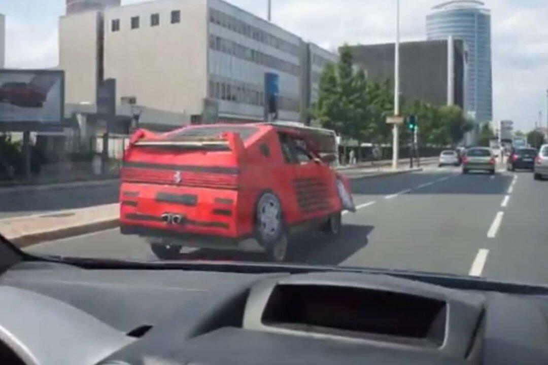 Cardboard Ferrari: Watch Fake Testarossa Created by Artist Benedetto Bufalino