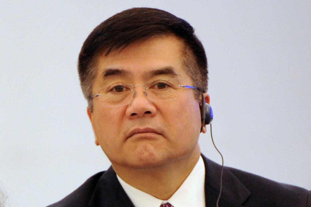 Chinese People Regret Humble US Ambassador’s Departure