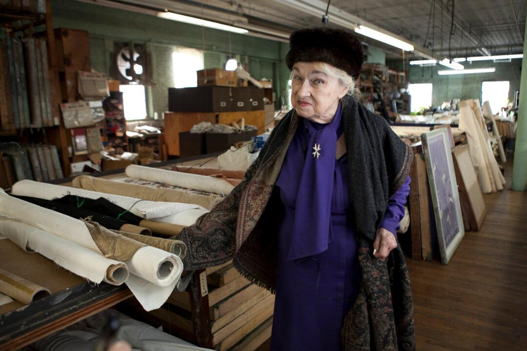Inside a Russian Countess’s Custom Wallpaper Studio (+Photos)