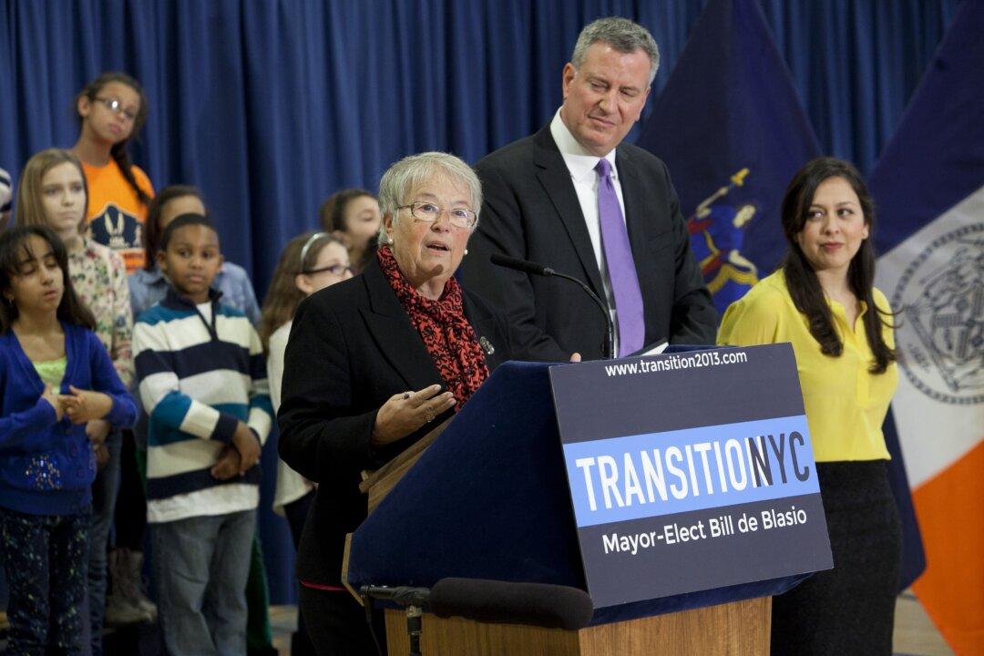 De Blasio Picks City Schools Veteran for Chancellor