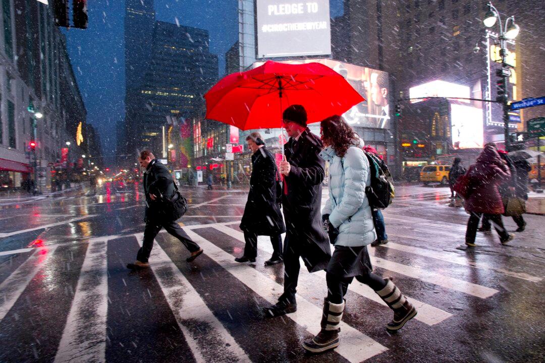 New York Winter Weather Forecast: Snow Hits Manhattan, Other Boroughs