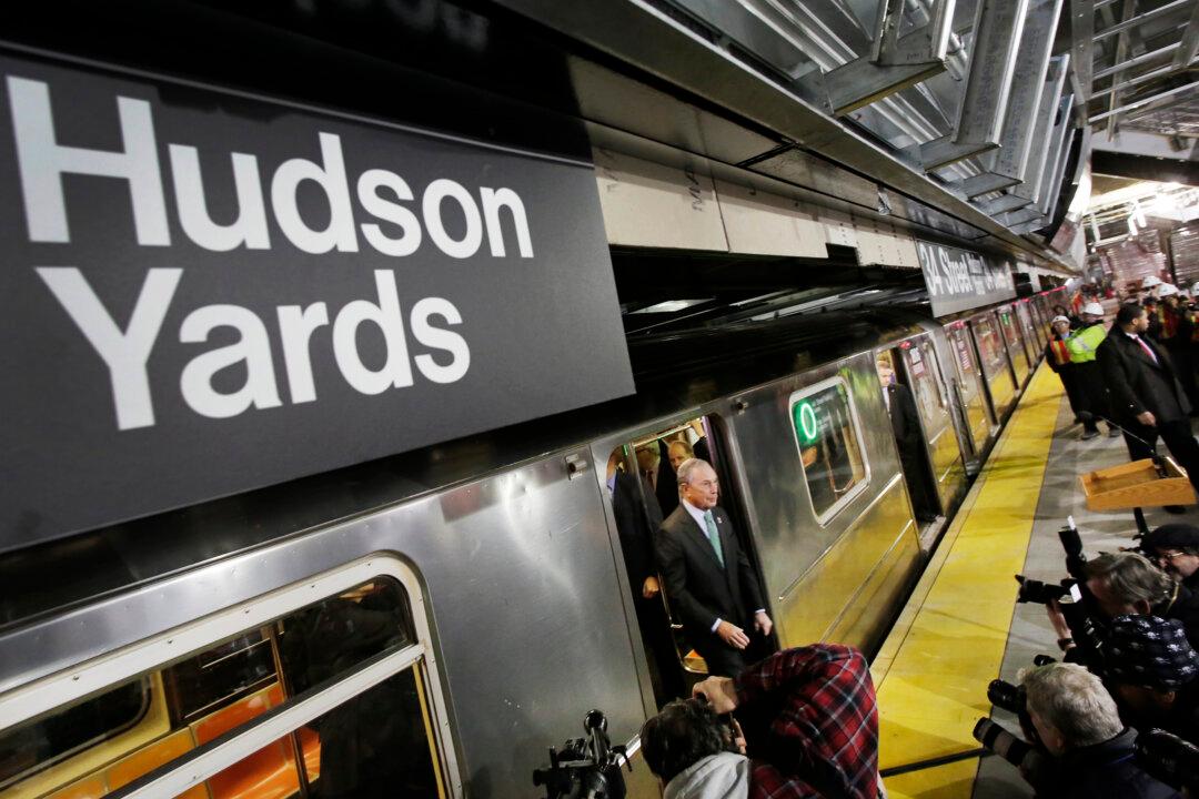 Mayor Bloomberg Takes Inaugural Ride on 7 Train