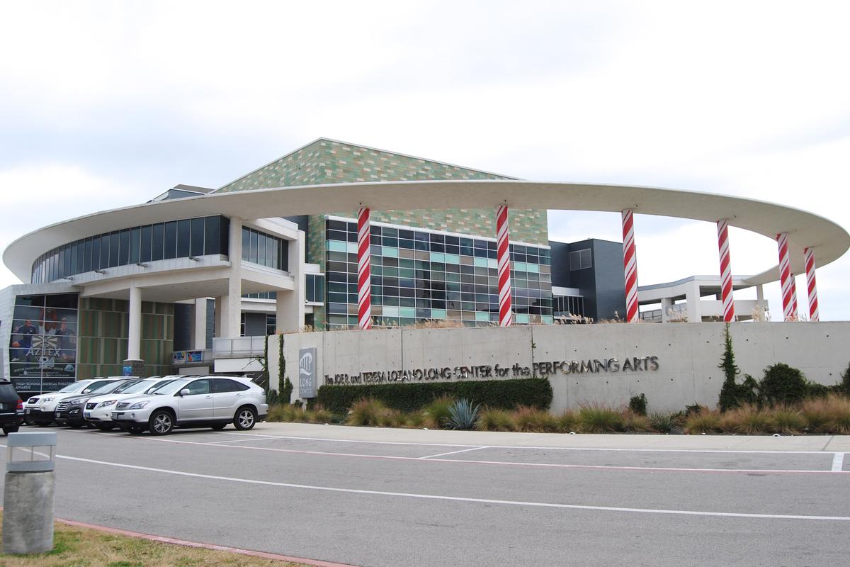 Speech Writer Uplifted by Shen Yun