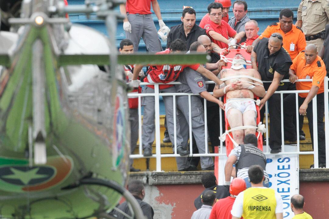 Brazil Football Riot: Massive Soccer Fight Leaves Dozens Injured at Vasco da Gama and Atletico Paranaense Game (+Video)