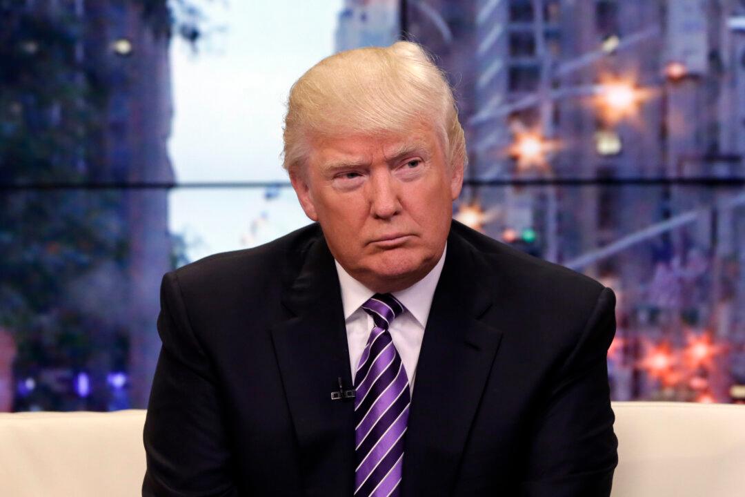 Trump Declines to Correct Man Who Says Obama Is Muslim