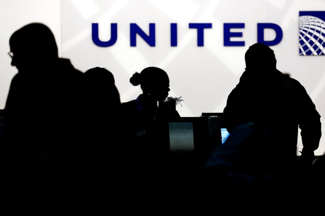 United Airlines Plans to Buy 100 Small Electric Planes for Regional Flights