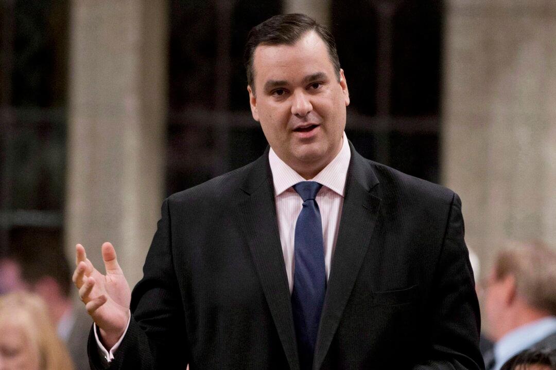 Ottawa Moves to Cap Roaming Rates Charged by Big Telecoms