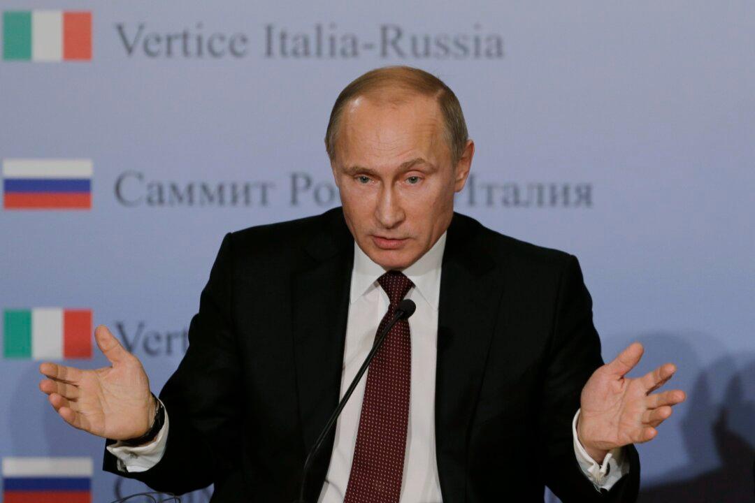 Russia’s Putin Rattles Sabre Over Canada’s Claim to North Pole