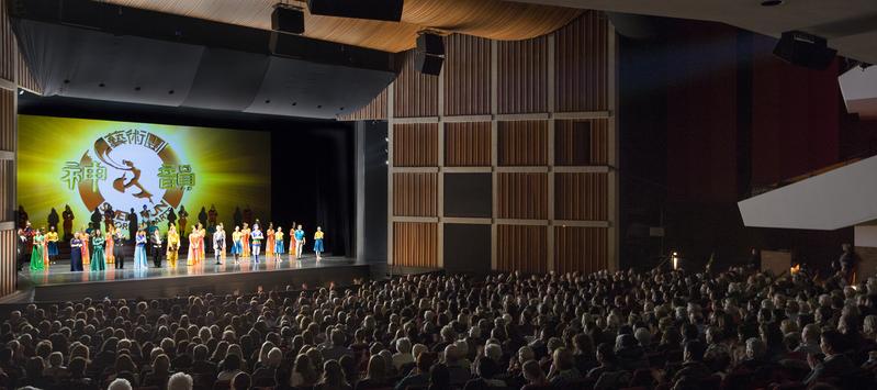 Shen Yun ‘Astounding,’ Says Author