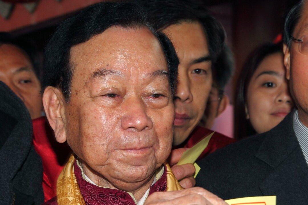 Beijing Encourages Hong Kong’s Rural Council to Oppose Chief Executive