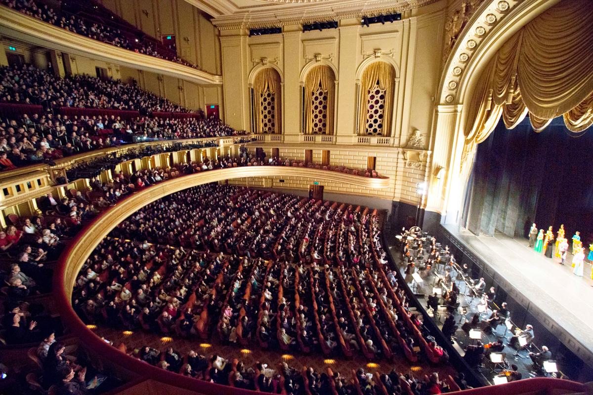 City Councilmember and Performance Critic Laud Shen Yun