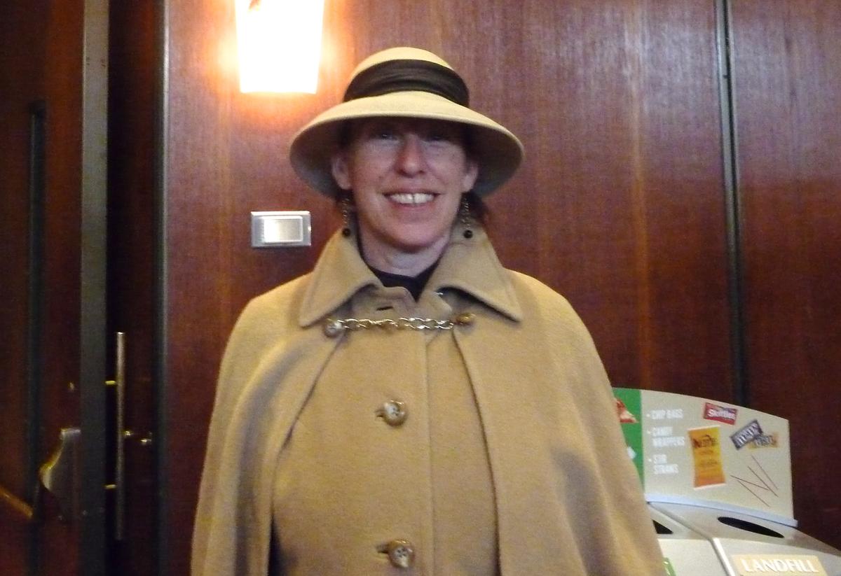 Business Owner Struck by Penetrative Meaning in Shen Yun