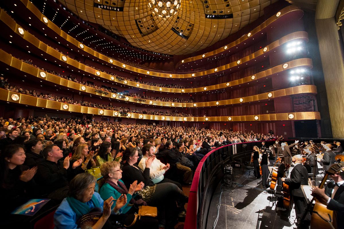 Business Owner Sees Bright Future in Shen Yun