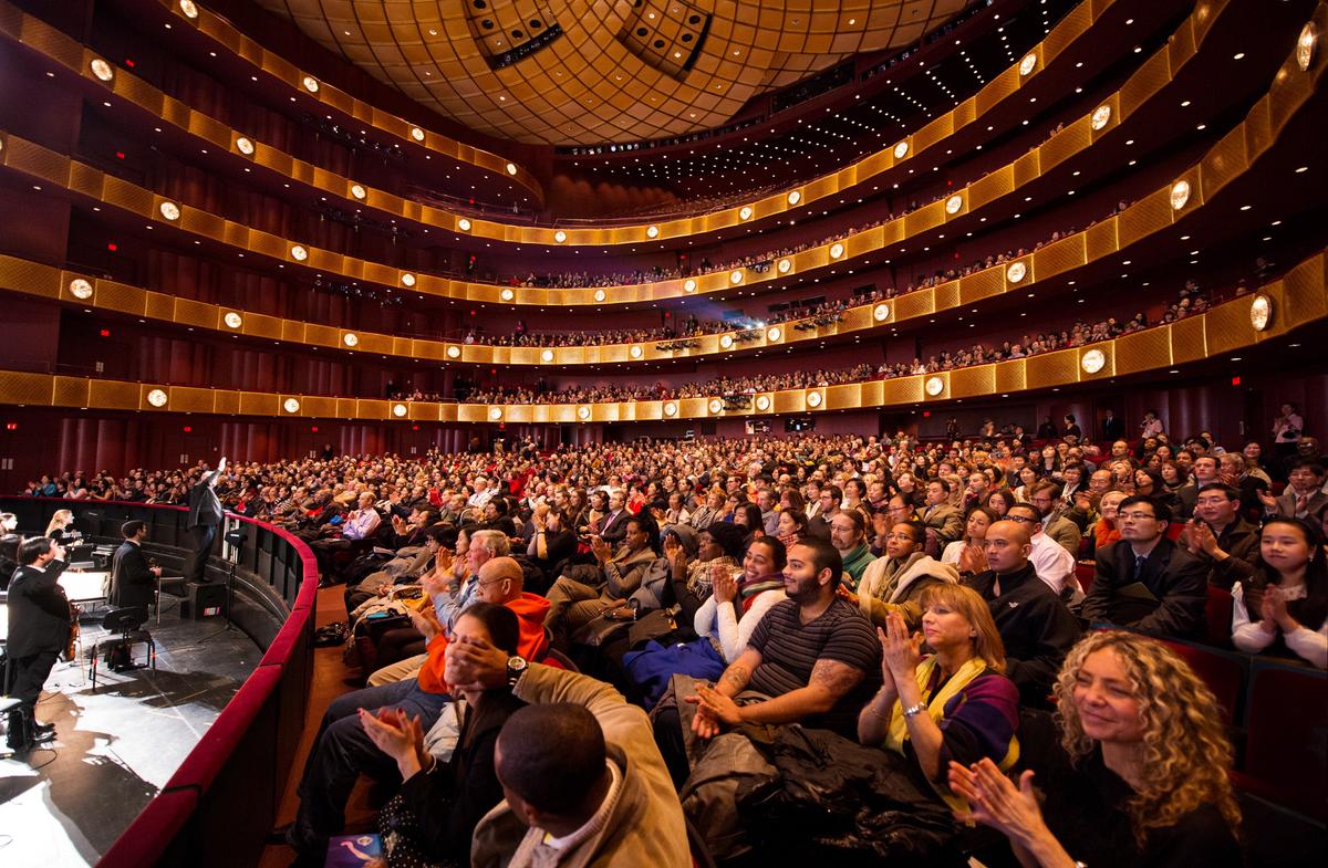 Mainland Chinese Enjoy ‘True Culture’ in Shen Yun
