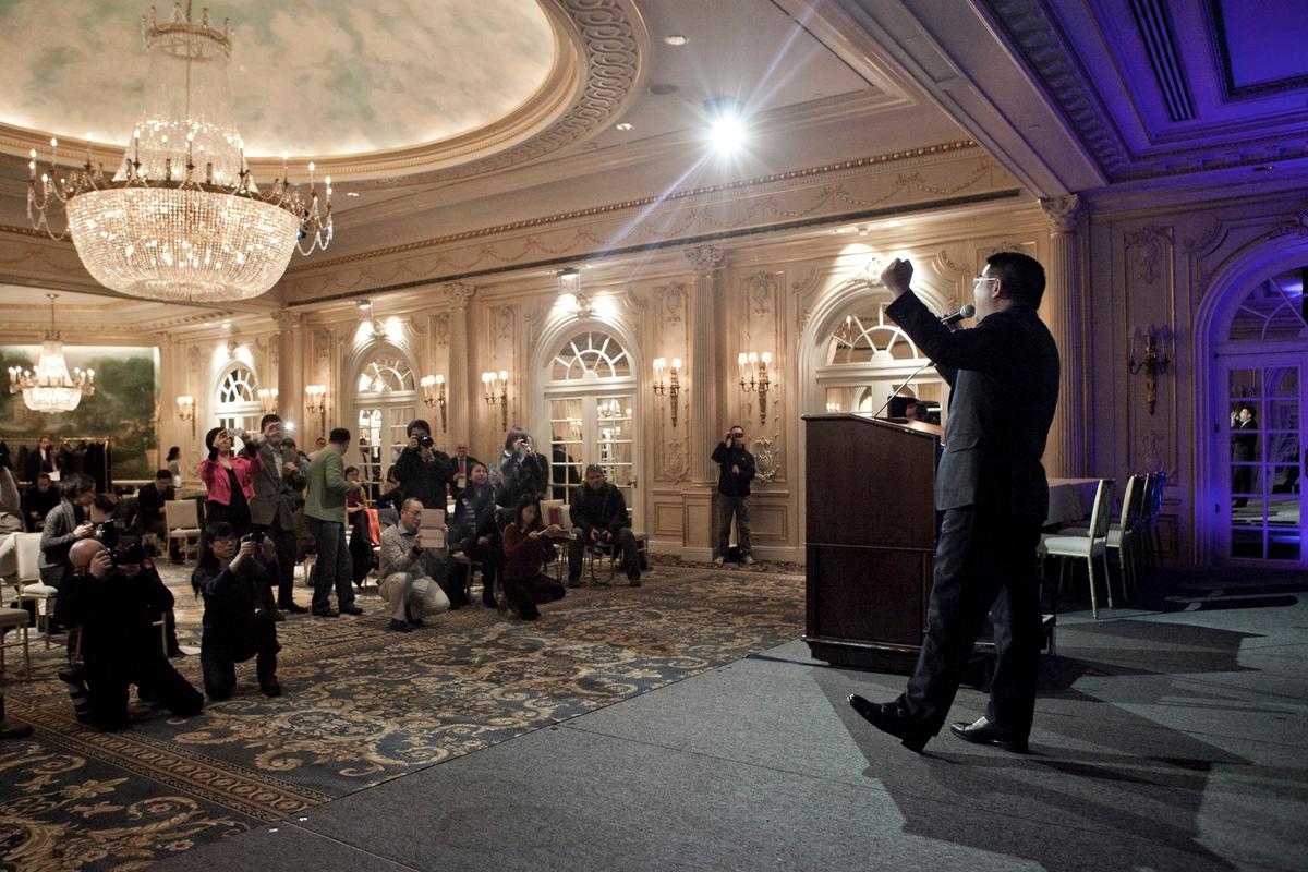 Why Is Chen Guangbiao, the Chinese Tycoon Who Wants to Buy the New York Times, Holding a Really Weird Press Conference?