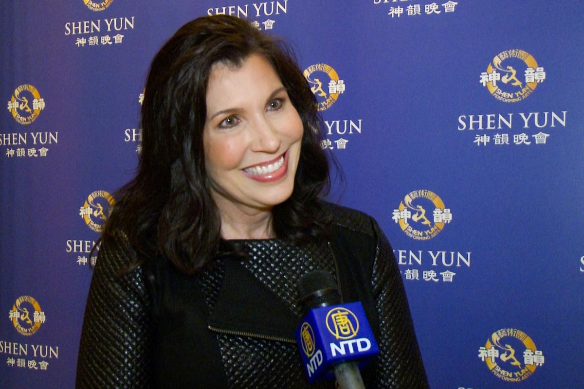 Miss Dakota’s Gown Designer Inspired by Shen Yun’s Costumes