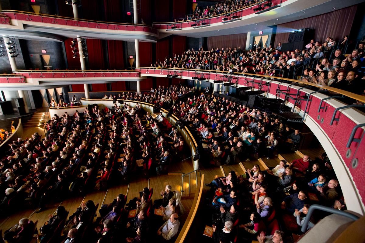 Real-Life Fairy Godmother Lauds Shen Yun