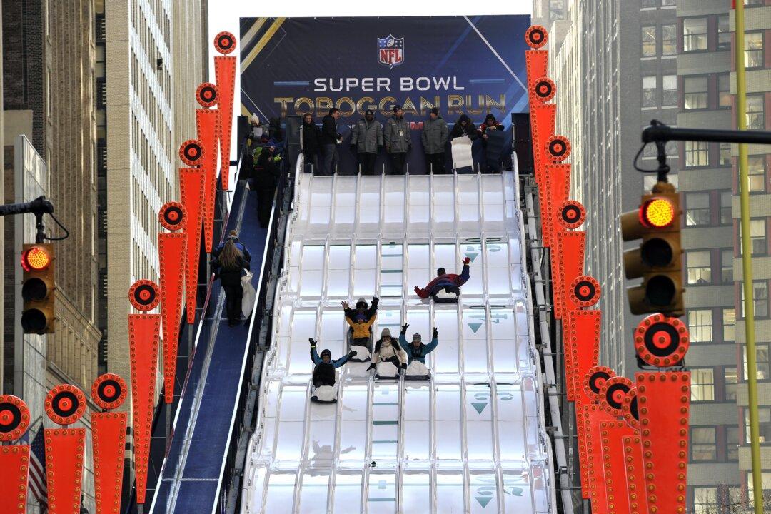 Super Bowl Boulevard Great for Mass Transit