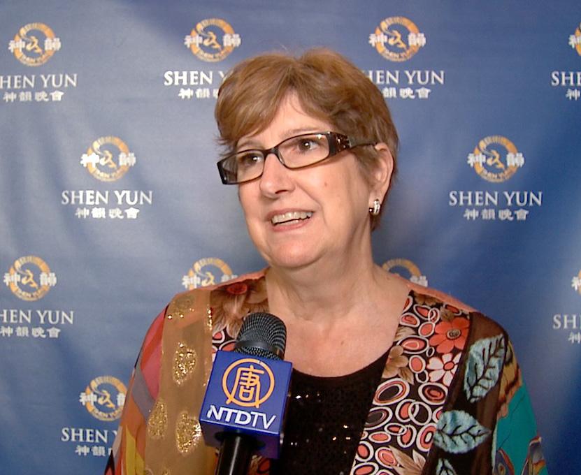Photographer in Awe of Shen Yun