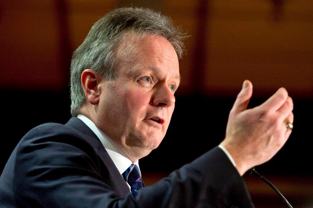 Poloz Concerned About Low Inflation, Behaviour of Exports