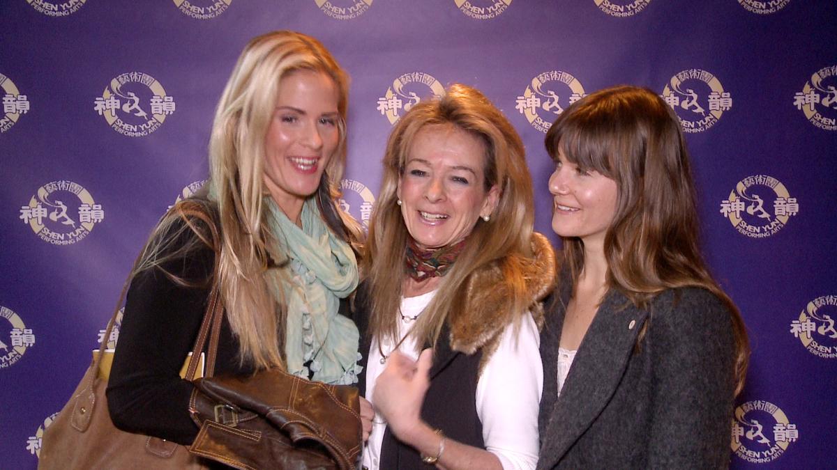 Acclaimed Painter in Awe of Shen Yun