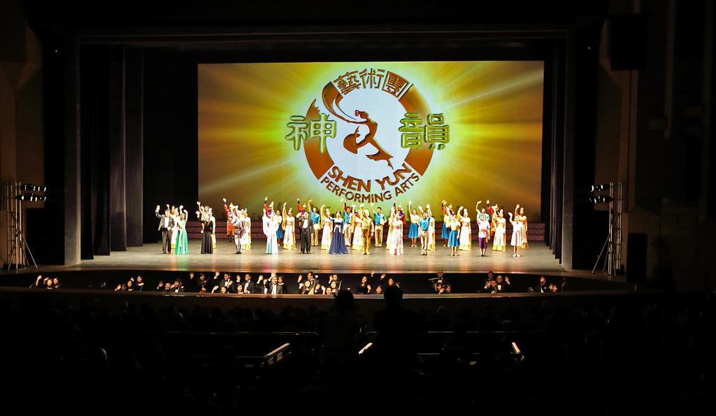 Chinese Tourists Come to S. Korea to Watch Shen Yun