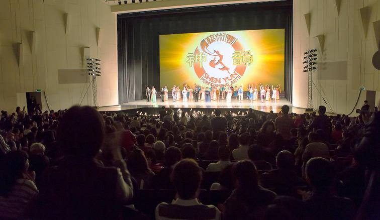 Mainland Chinese Students Enjoy Shen Yun in Tainan
