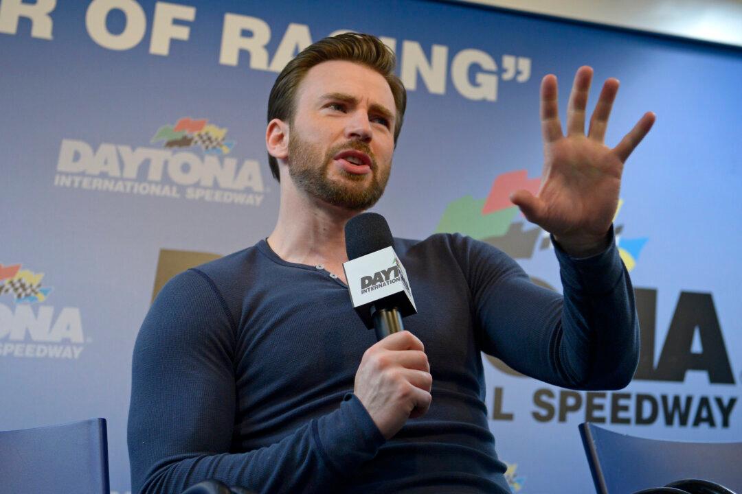Chris Evans Has a Softer Side, Says ‘Snowpiercer’ Director Joon-ho Bong