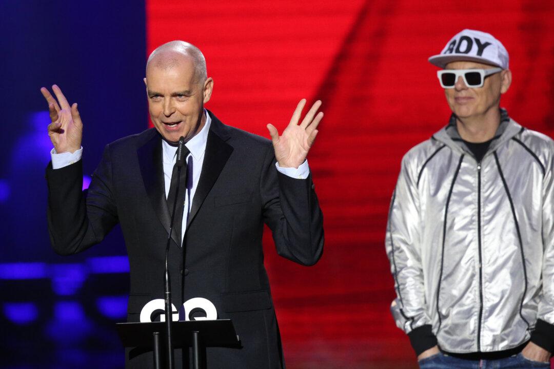 Neil Tennant Hospitalized? Pet Shop Boys Singer Isn’t Dead or in ‘Intensive Care,’ Band Says
