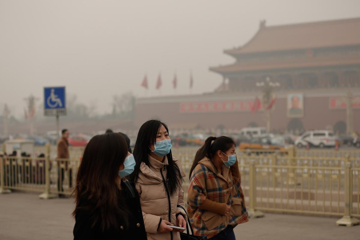 Severe Smog Covers Large Areas of China, Emergency Rooms Full