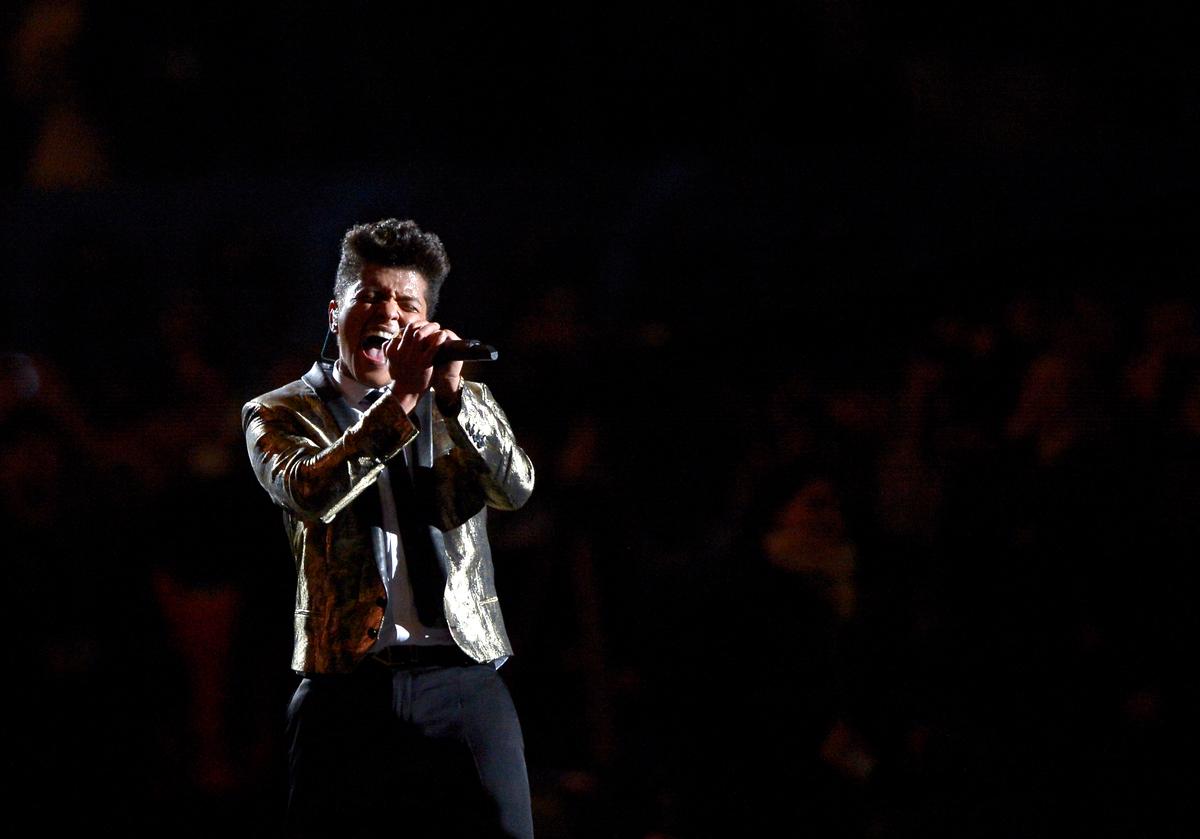 WATCH: Bruno Mars and Red Hot Chili Peppers at Super Bowl 2014 Halftime Show (+Photos)