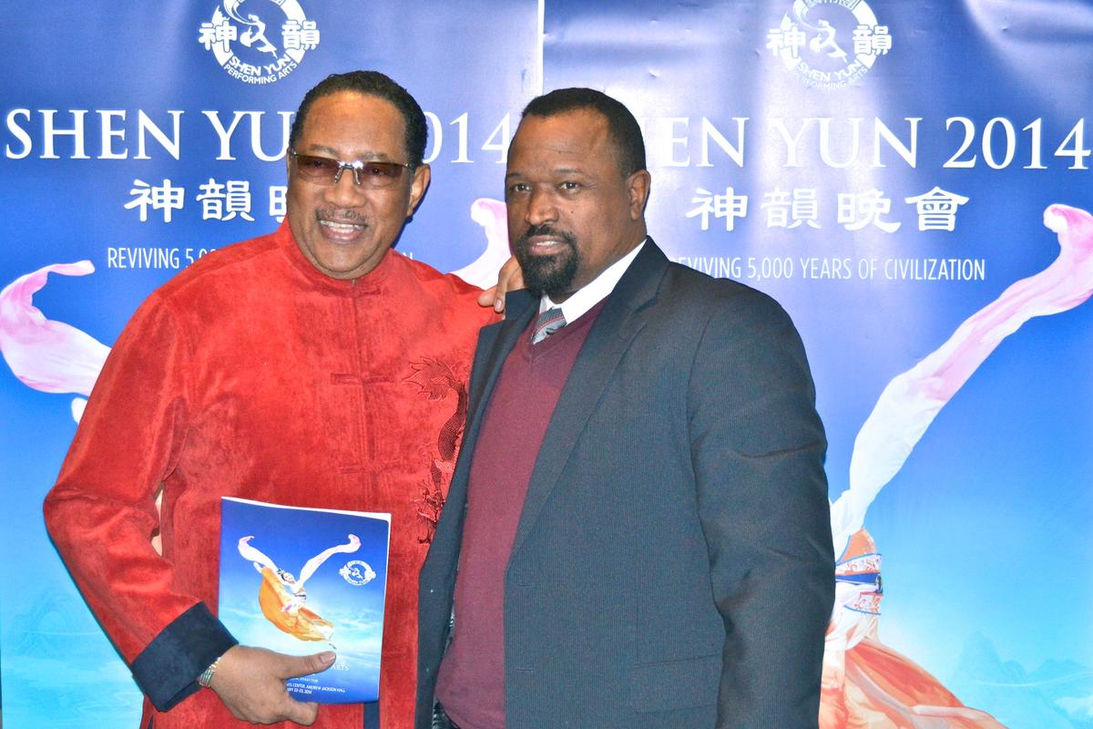 Newspaper Executive Brings Students to Shen Yun Every Year