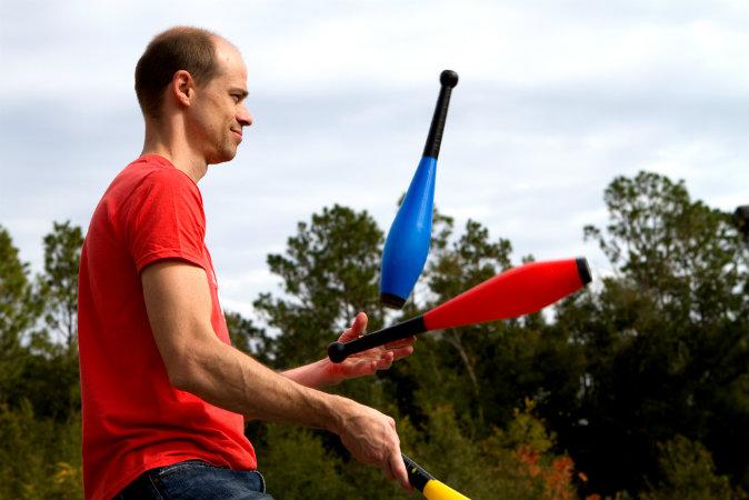 What Juggling Tells Us About How Humans Run