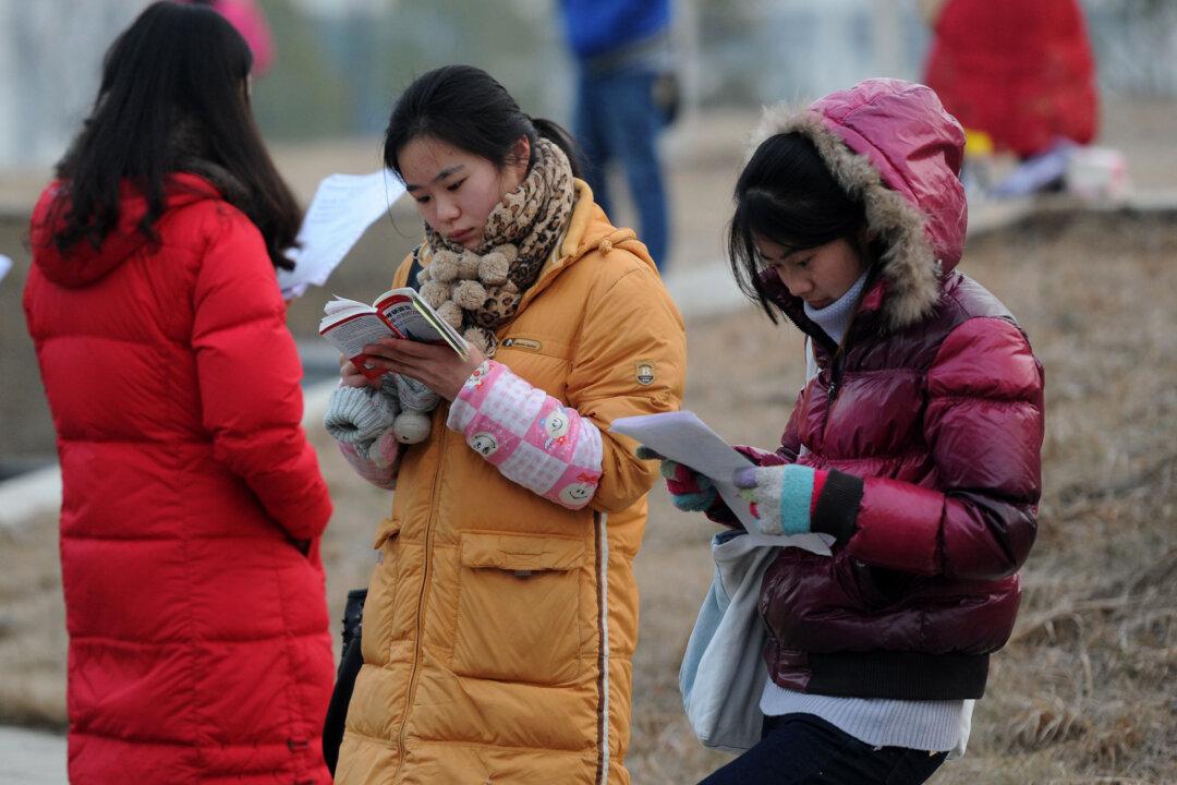 Chinese Students Petition Authorities to Stop Sexual Assaults on Campuses