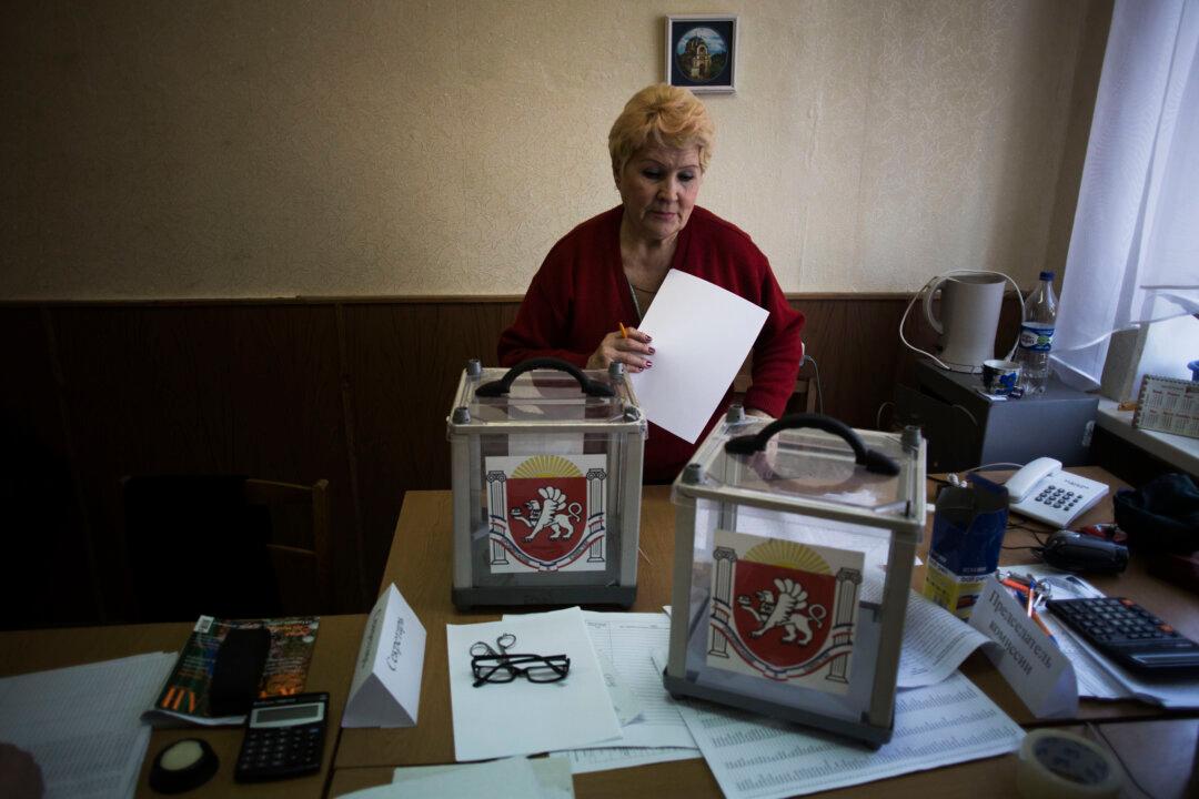 Crimea an Armed Camp as Tensions Rise Ahead of Referendum