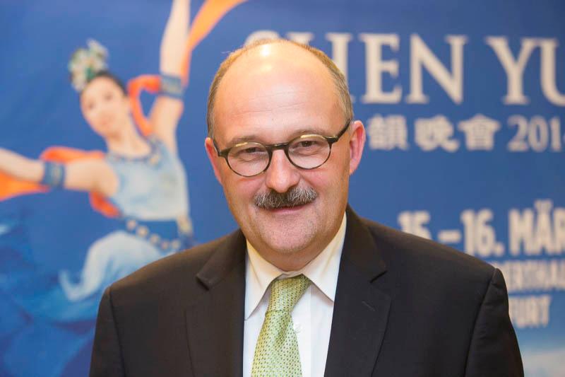 Shen Yun Brings Quietness to a Hectic Life