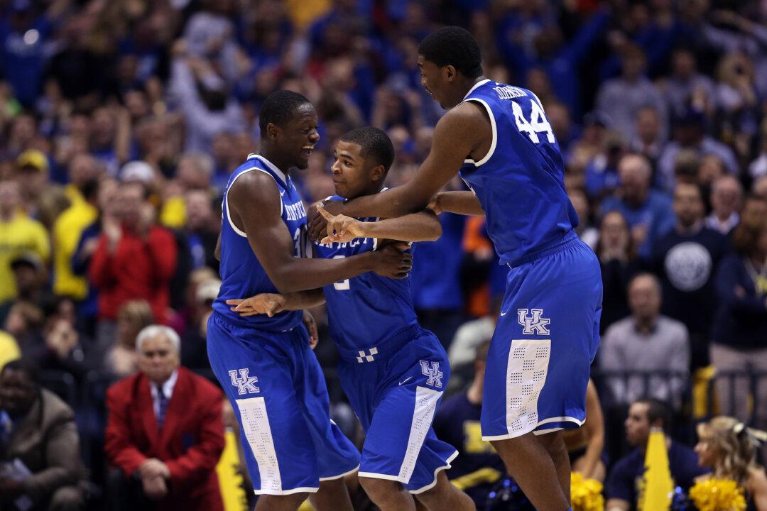 Aaron Harrison Hits Game Winning 3 Pointer Against Michigan, Sends Kentucky to Final Four