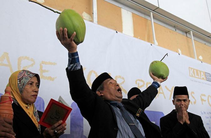 Malaysia Airlines Missing Flight MH370: Rumors, Speculations, Theories, Hoaxes