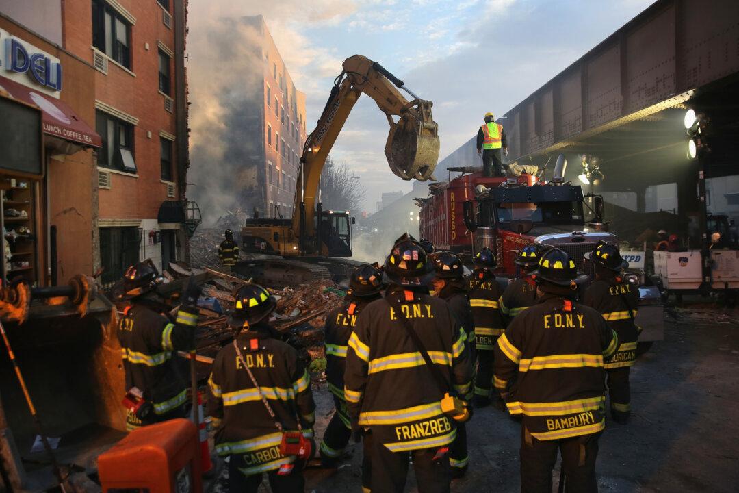Responders Brave Freezing Winds as Search and Rescue Continues in NYC
