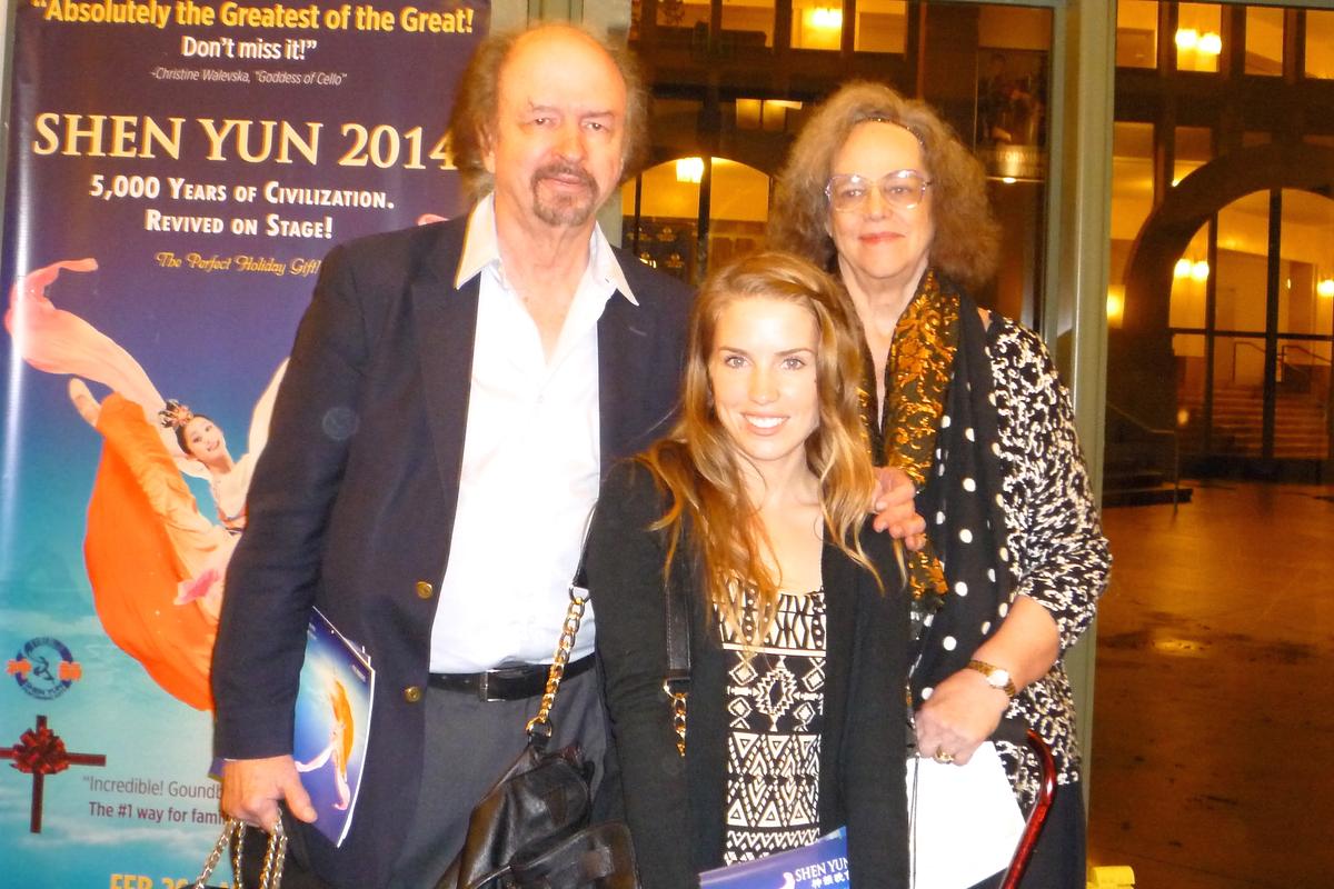 Shen Yun Draws Loyal Fans in San Diego